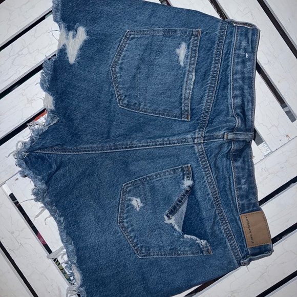 American Eagle “Mom” Shorts - Picture 2 of 3